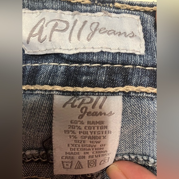 🦋 API 🦋 Women's Jeans Blue Denim Capris size 2XL - Picture 2 of 4